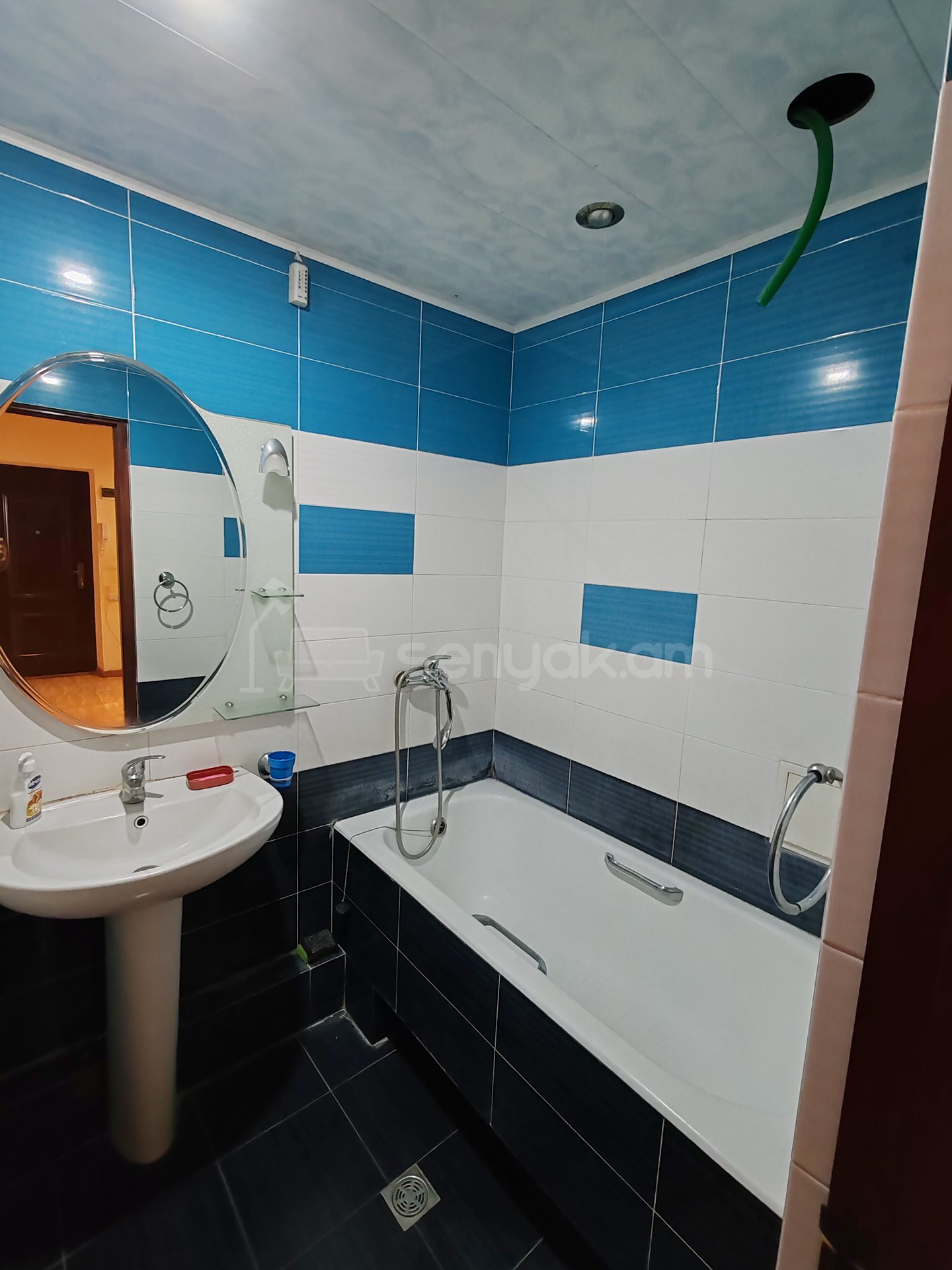 3 Սենյականոց Բնակարան, 80քմ, 8/9 հարկ, Նորմալ Վիճակում, Կահավորված