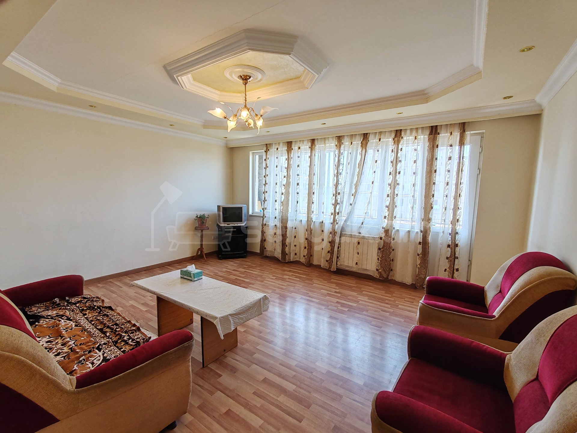 3 Սենյականոց Բնակարան, 80քմ, 8/9 հարկ, Նորմալ Վիճակում, Կահավորված