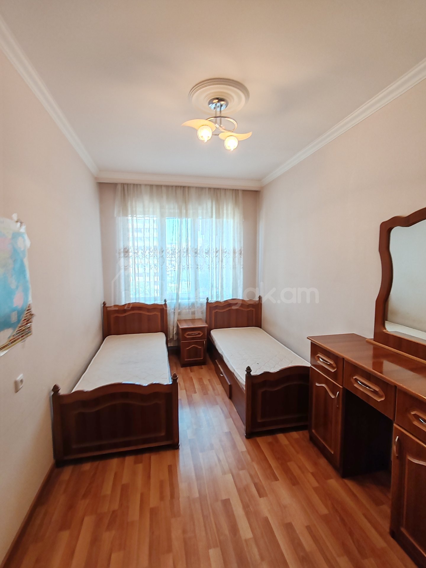 3 Սենյականոց Բնակարան, 80քմ, 8/9 հարկ, Նորմալ Վիճակում, Կահավորված