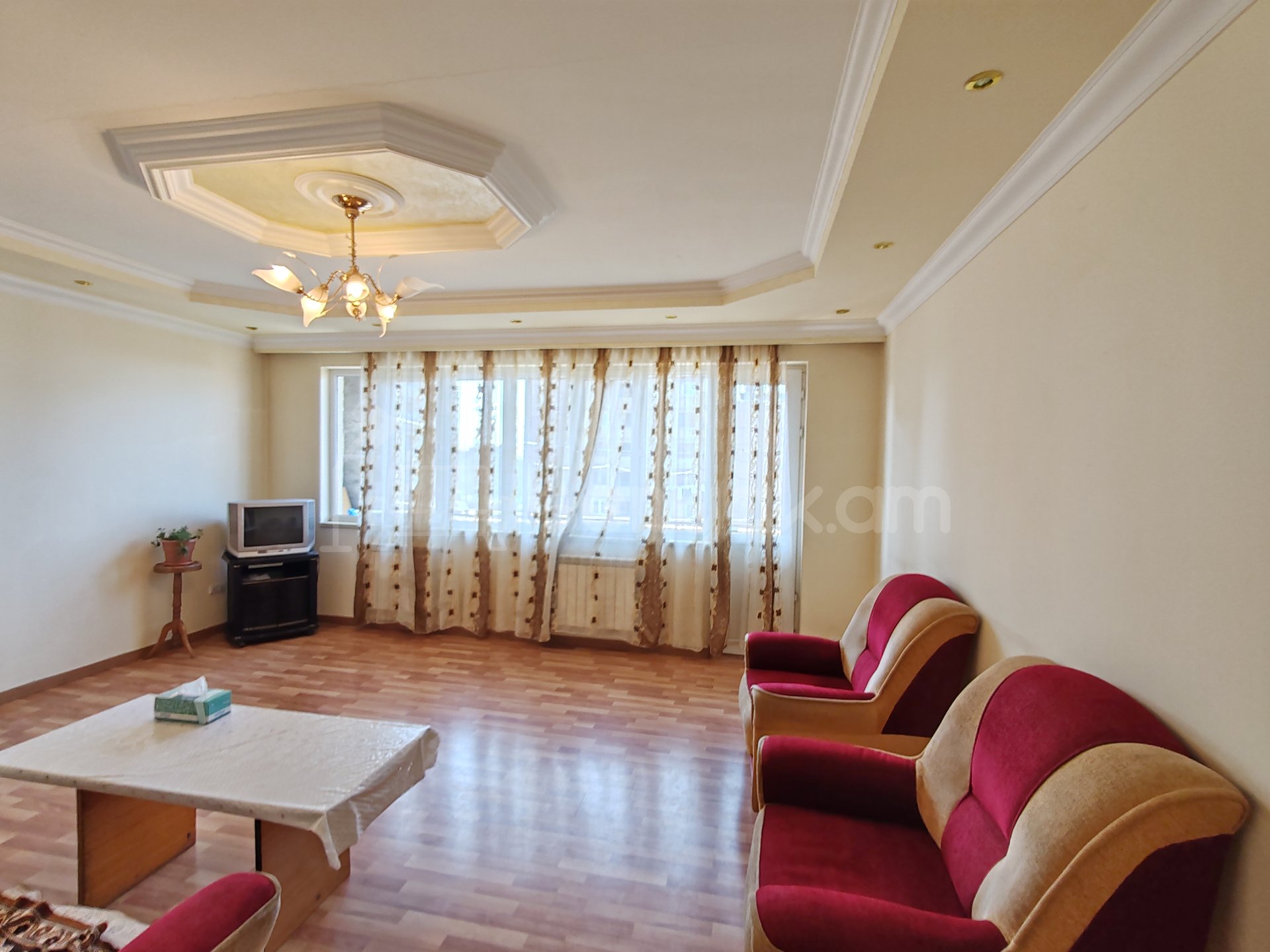 3 Սենյականոց Բնակարան, 80քմ, 8/9 հարկ, Նորմալ Վիճակում, Կահավորված