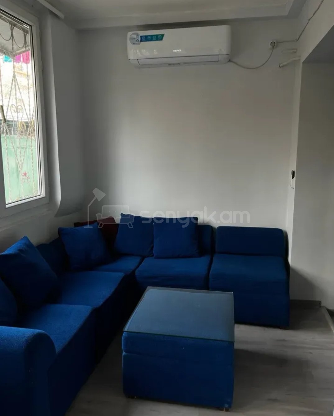 1 Սենյականոց Բնակարան Քարե Շենքում, 41քմ, 1/4 հարկ, Նորմալ Վիճակում, Կահավորված, Արևկող