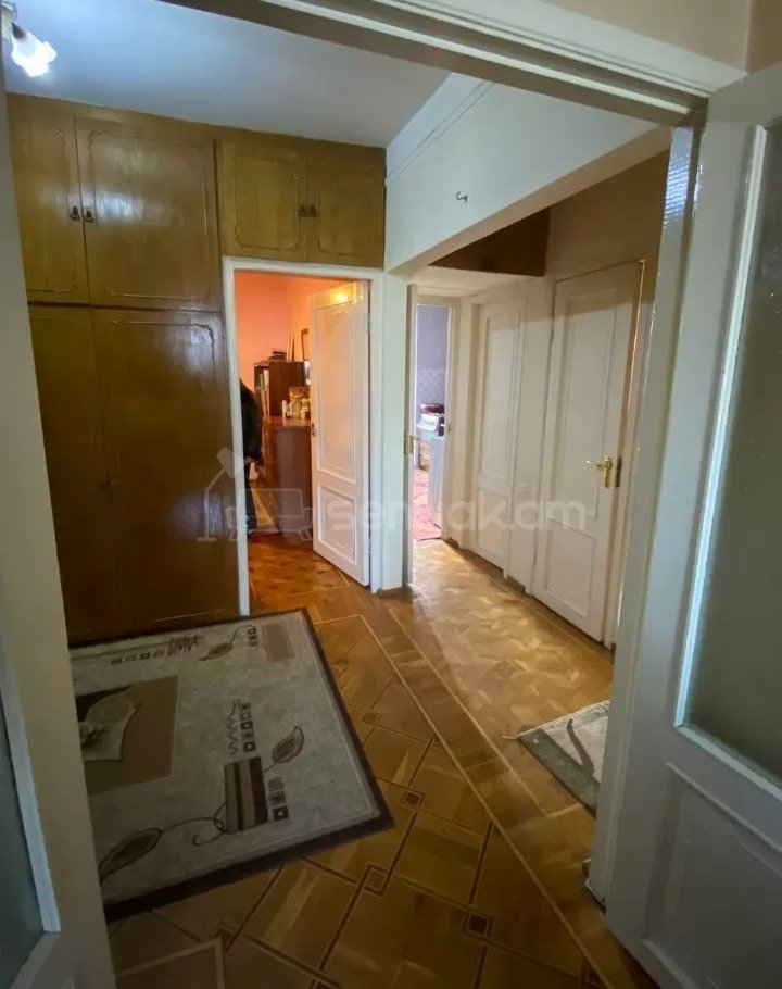 3 Սենյականոց Բնակարան Քարե Շենքում, 65քմ, 4/4 հարկ, Կապիտալ Վերանորոգված