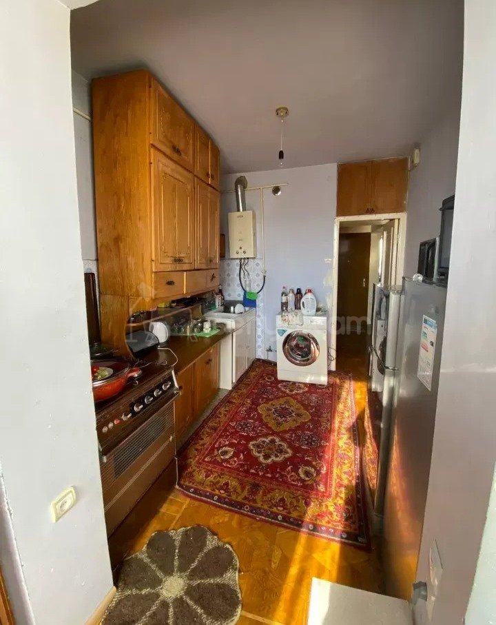 3 Սենյականոց Բնակարան Քարե Շենքում, 65քմ, 4/4 հարկ, Կապիտալ Վերանորոգված