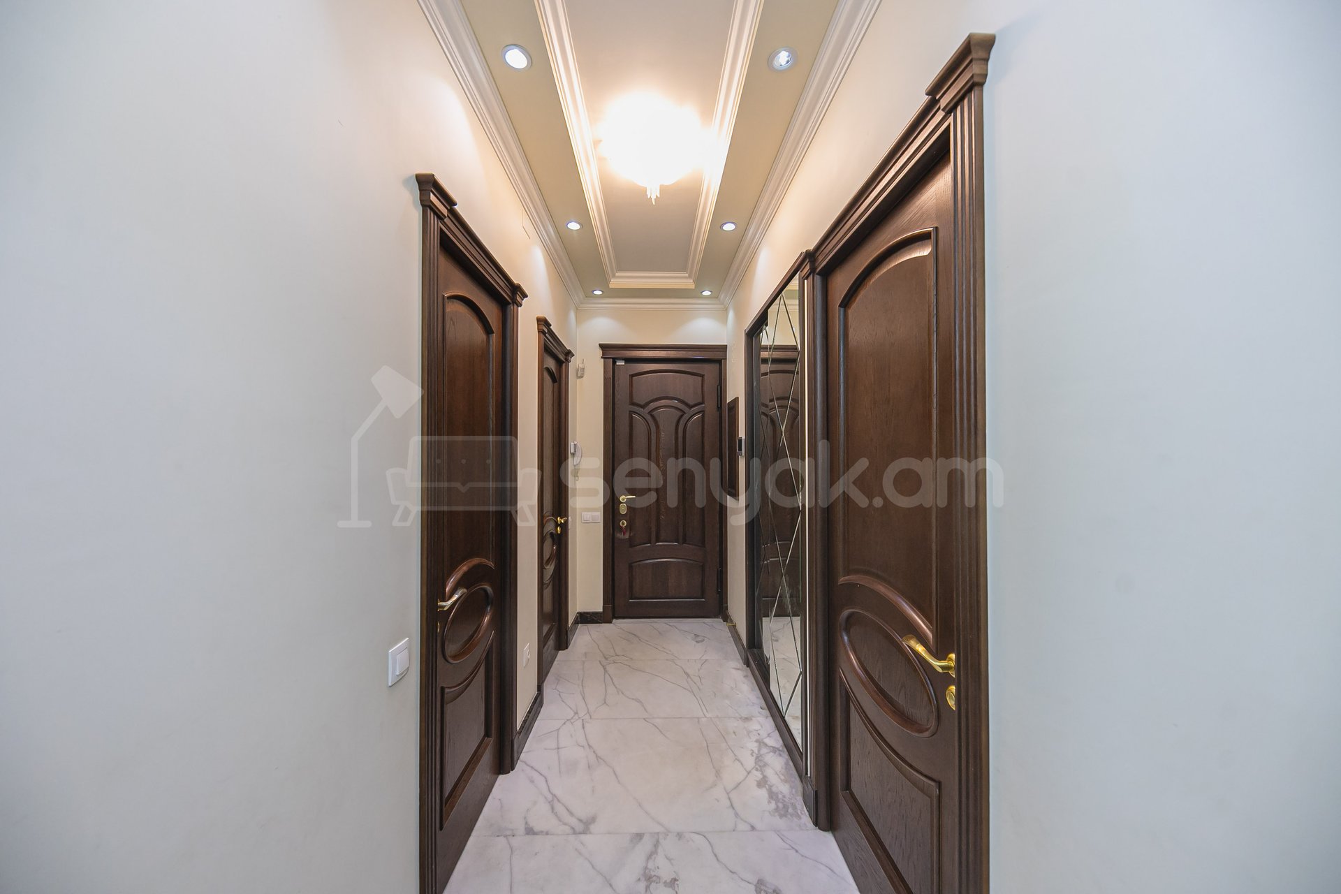 3 Սենյականոց Բնակարան Քարե Շենքում, 92քմ, 3/5 հարկ, Դիզայներական Վերանորոգված