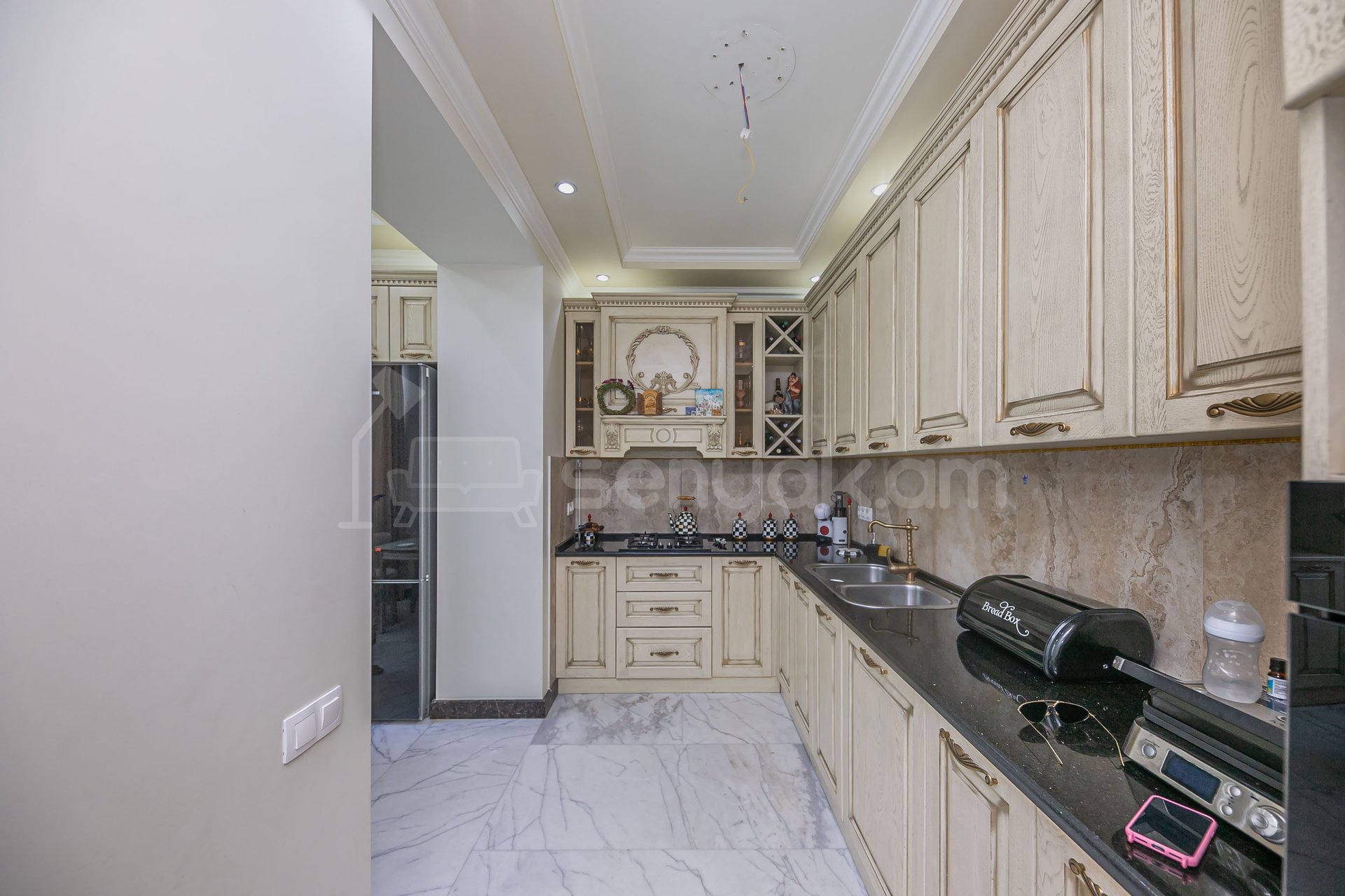 3 Սենյականոց Բնակարան Քարե Շենքում, 92քմ, 3/5 հարկ, Դիզայներական Վերանորոգված