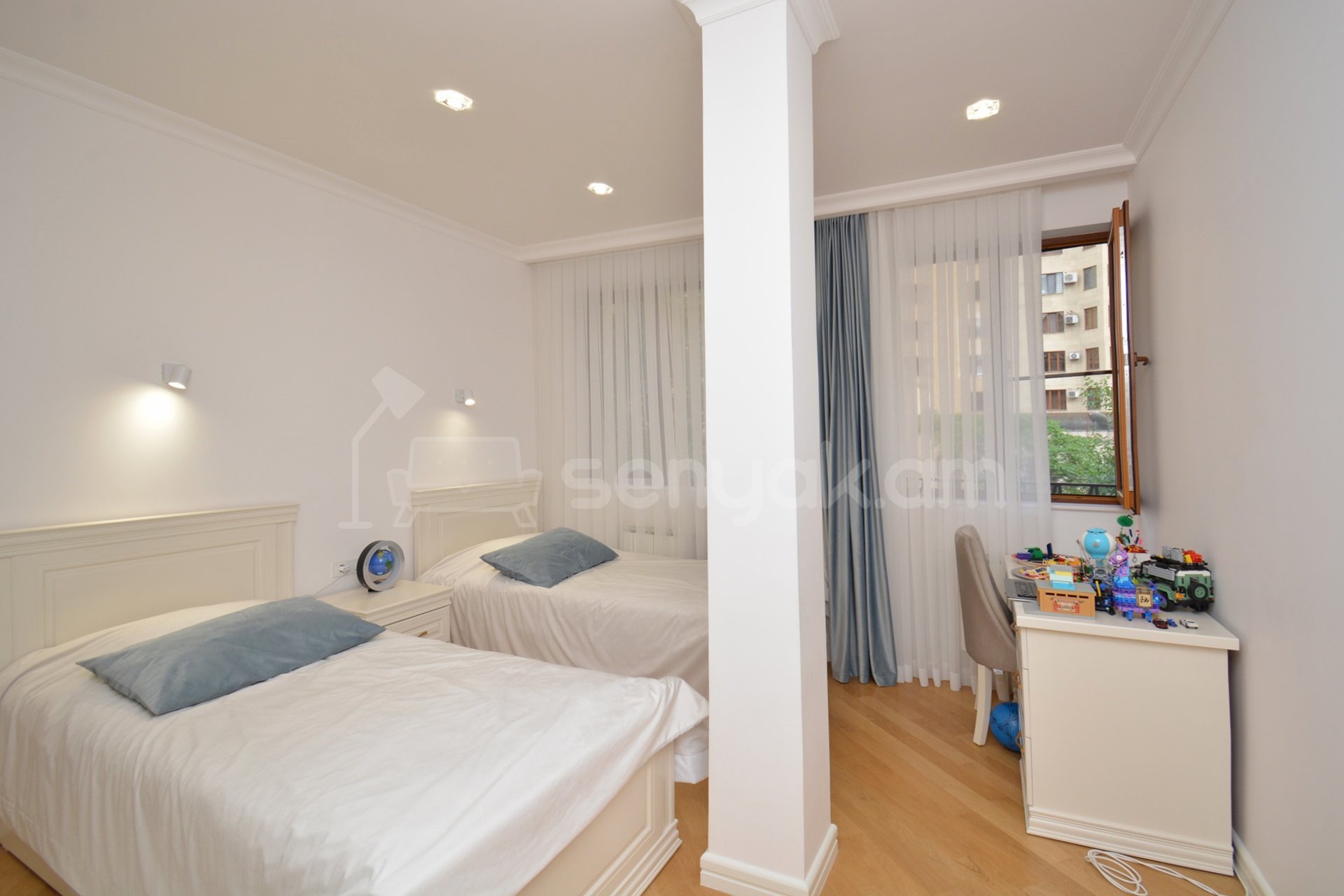 3 Սենյականոց Բնակարան Քարե Շենքում, 103քմ, 3/5 հարկ, Կապիտալ Վերանորոգված