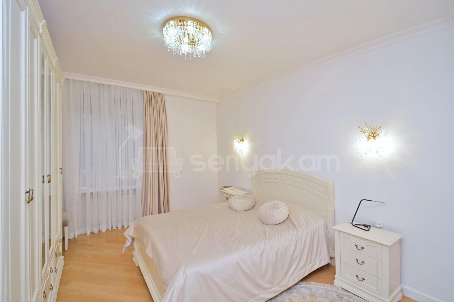 3 Սենյականոց Բնակարան Քարե Շենքում, 103քմ, 3/5 հարկ, Կապիտալ Վերանորոգված