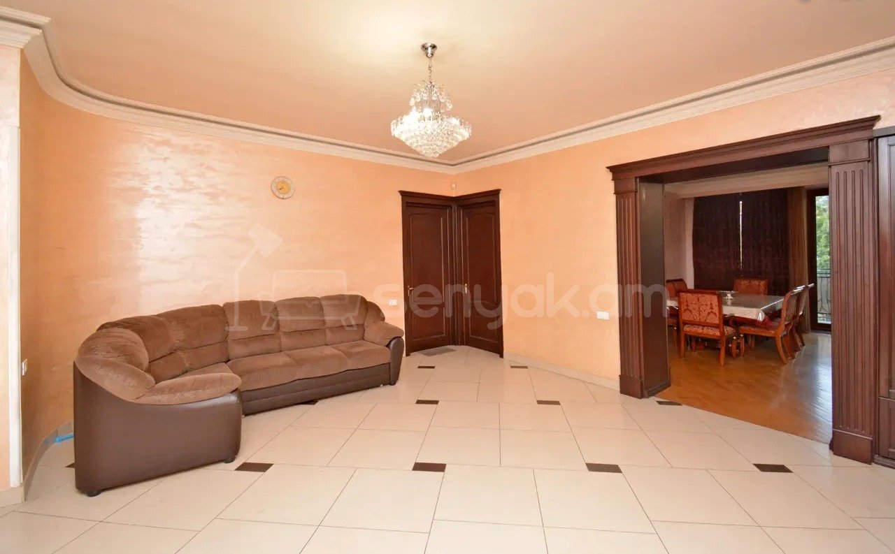 5 Սենյականոց Բնակարան Քարե Շենքում, 200քմ, 3/4 հարկ, Կապիտալ Վերանորոգված