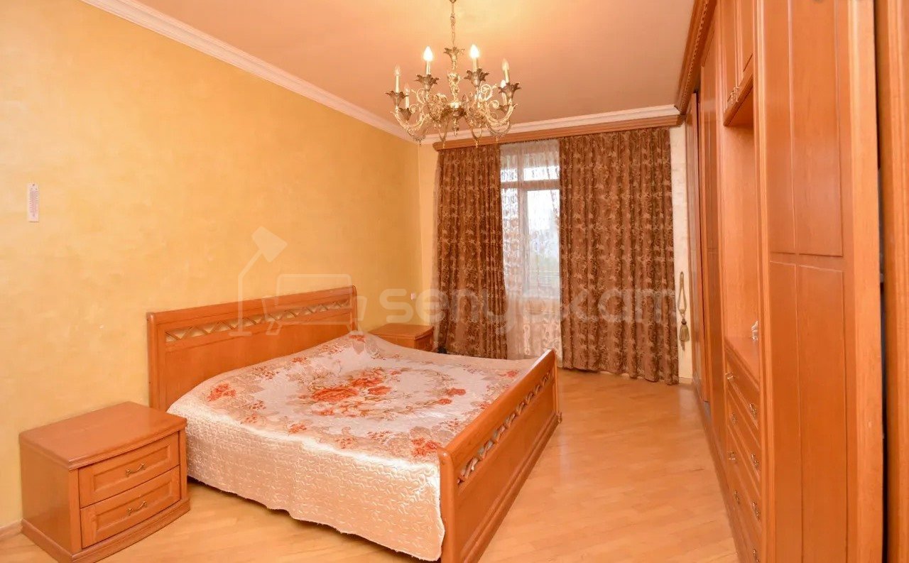 5 Սենյականոց Բնակարան Քարե Շենքում, 200քմ, 3/4 հարկ, Կապիտալ Վերանորոգված