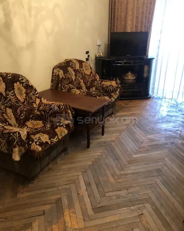 3 Սենյականոց Բնակարան Քարե Շենքում, 74քմ, 3/5 հարկ, Կապիտալ Վերանորոգված