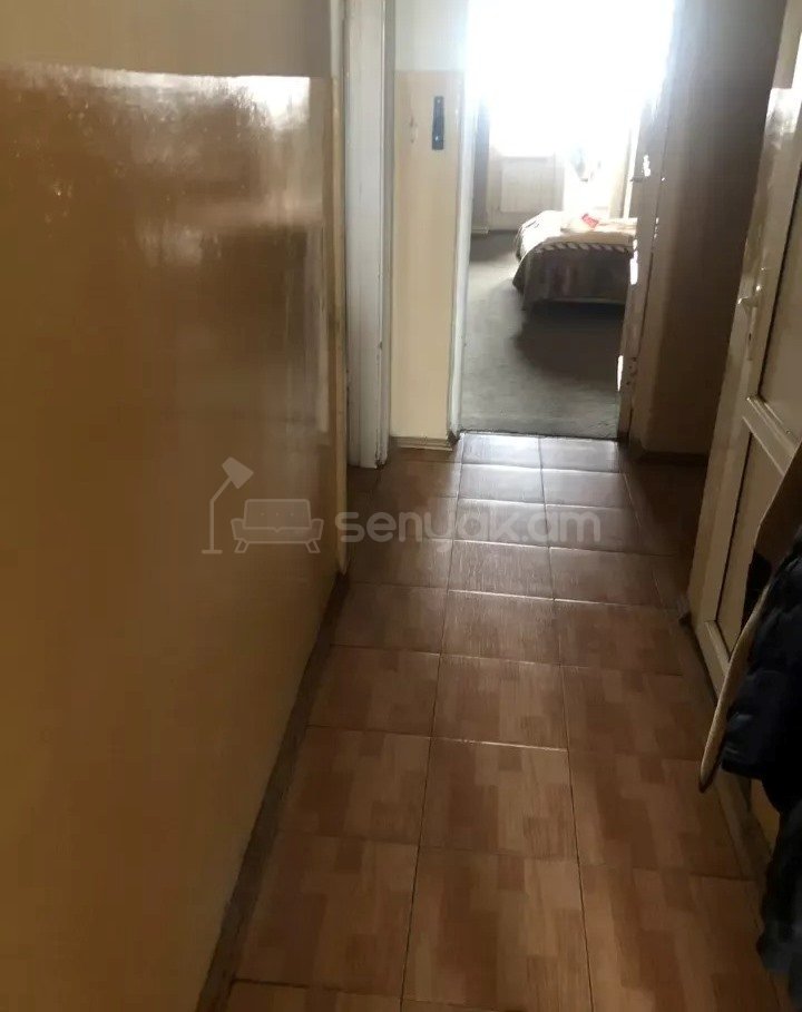 3 Սենյականոց Բնակարան Քարե Շենքում, 74քմ, 3/5 հարկ, Կապիտալ Վերանորոգված