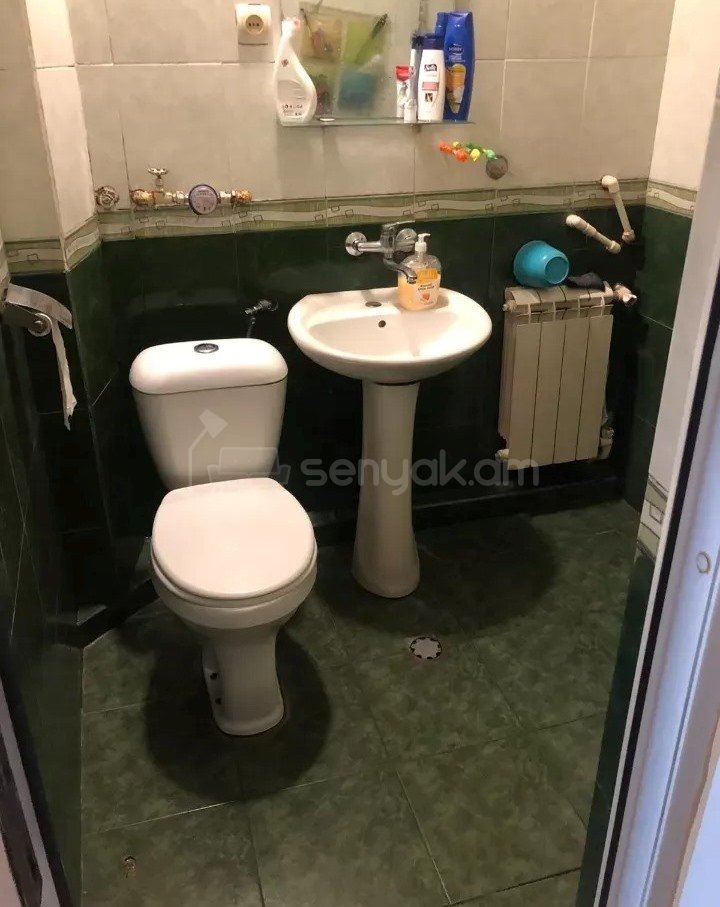 3 Սենյականոց Բնակարան Քարե Շենքում, 74քմ, 3/5 հարկ, Կապիտալ Վերանորոգված