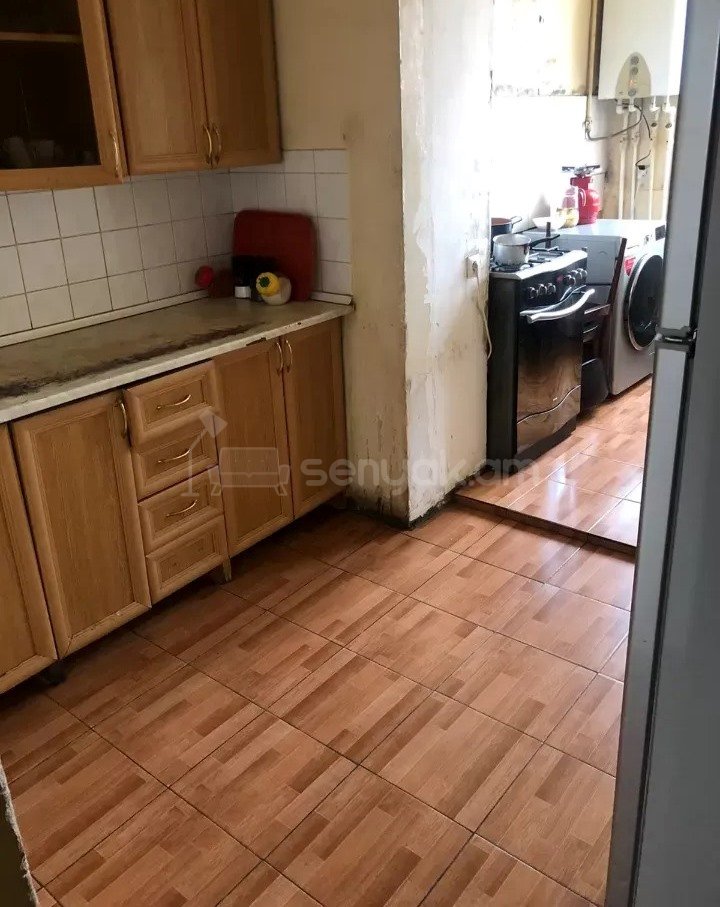 3 Սենյականոց Բնակարան Քարե Շենքում, 74քմ, 3/5 հարկ, Կապիտալ Վերանորոգված