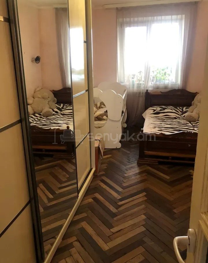 3 Սենյականոց Բնակարան Քարե Շենքում, 74քմ, 3/5 հարկ, Կապիտալ Վերանորոգված