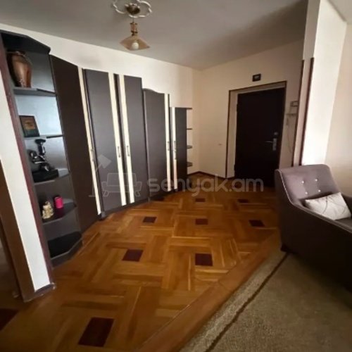 3 Սենյականոց Բնակարան Քարե Շենքում, 77քմ, 3/5 հարկ, Կապիտալ Վերանորոգված, Կահավորված, Արևկող