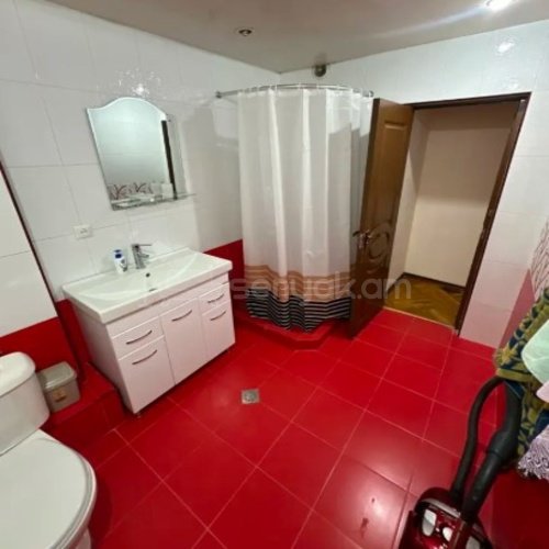 3 Սենյականոց Բնակարան Քարե Շենքում, 77քմ, 3/5 հարկ, Կապիտալ Վերանորոգված, Կահավորված, Արևկող