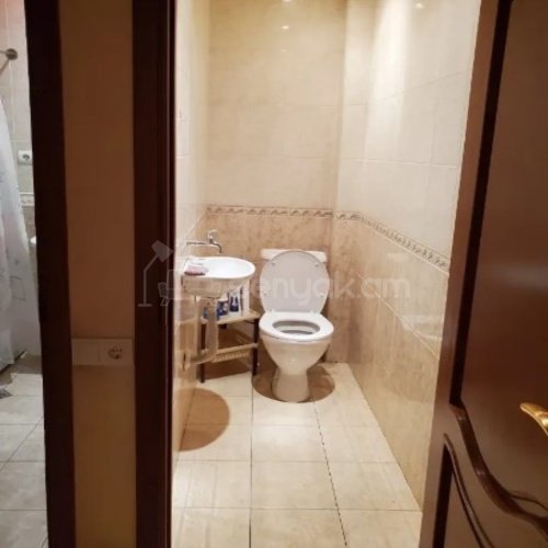 3 Սենյականոց Բնակարան Քարե Շենքում, 62քմ, 3/5 հարկ, Կոսմետիկ Վերանորոգված, Կահավորված, Արևկող