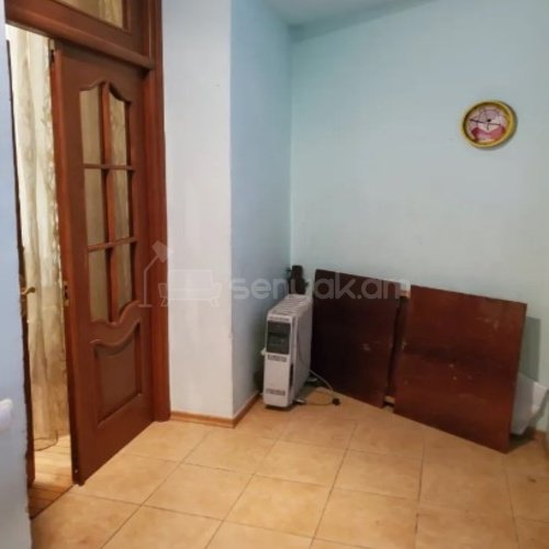 3 Սենյականոց Բնակարան Քարե Շենքում, 62քմ, 3/5 հարկ, Կոսմետիկ Վերանորոգված, Կահավորված, Արևկող
