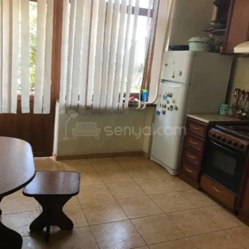 3 Սենյականոց Բնակարան Քարե Շենքում, 62քմ, 3/5 հարկ, Կոսմետիկ Վերանորոգված, Կահավորված, Արևկող
