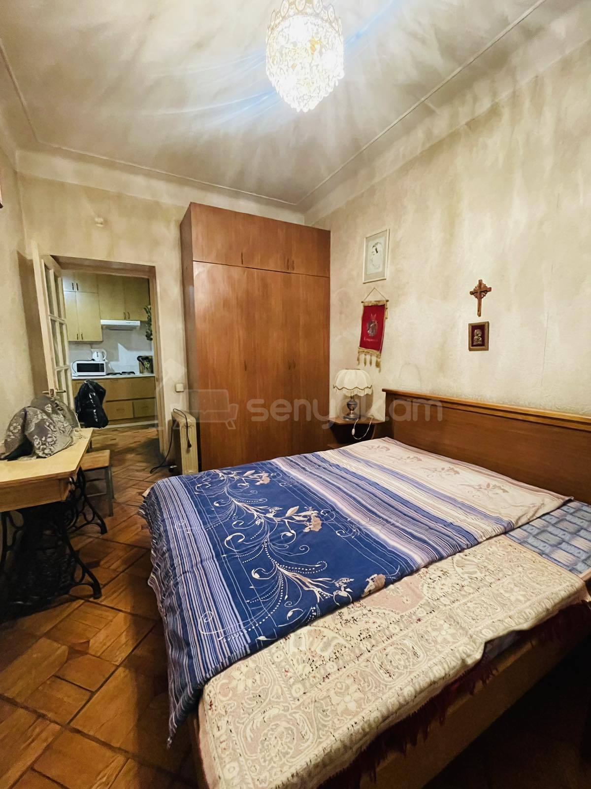 2 Սենյականոց Բնակարան Քարե Շենքում, 60քմ, 2/5 հարկ, Նորմալ Վիճակում, Կահավորված