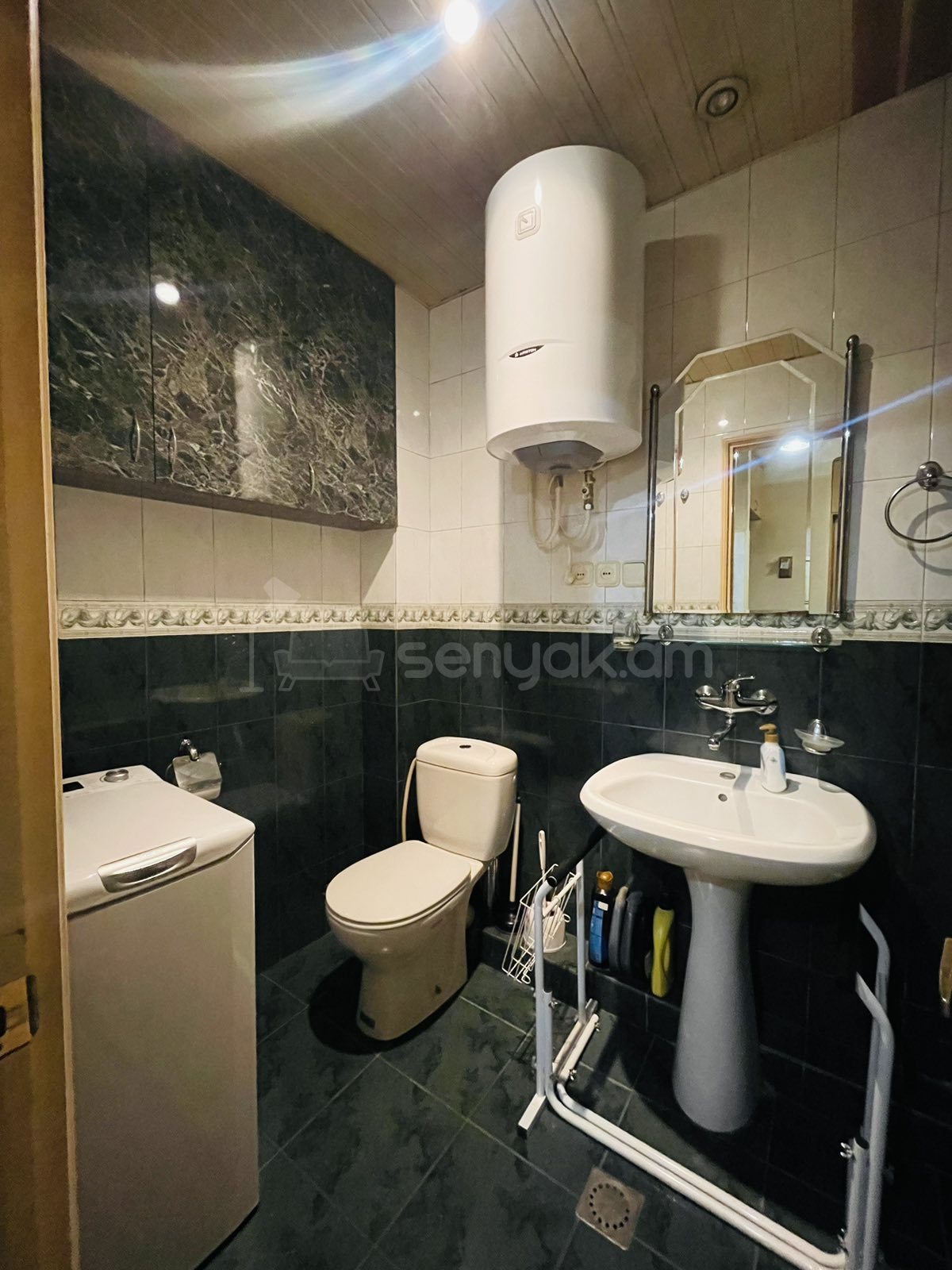 2 Սենյականոց Բնակարան Քարե Շենքում, 60քմ, 2/5 հարկ, Նորմալ Վիճակում, Կահավորված