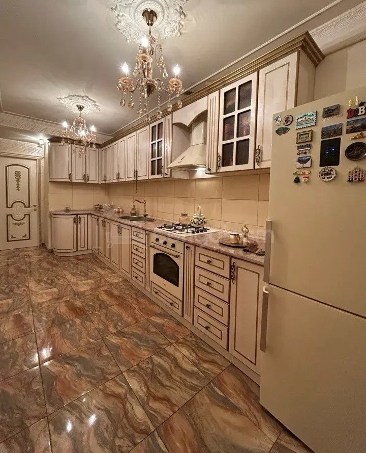 3 Սենյականոց Բնակարան Քարե Շենքում, 93քմ, 5/5 հարկ, Դիզայներական Վերանորոգված