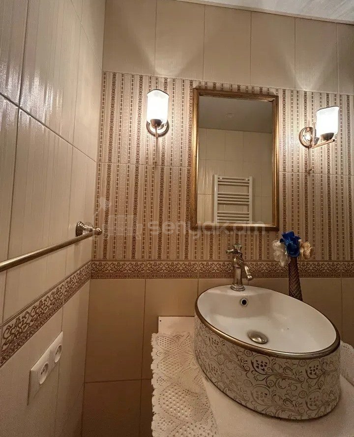 3 Սենյականոց Բնակարան Քարե Շենքում, 93քմ, 5/5 հարկ, Դիզայներական Վերանորոգված