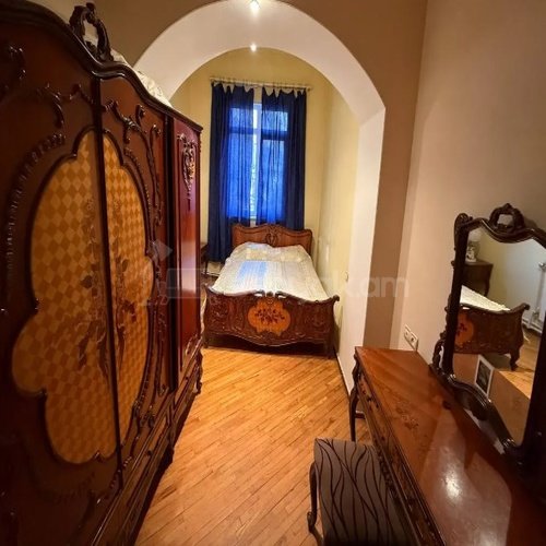 3 Սենյականոց Բնակարան Քարե Շենքում, 95քմ, 3/5 հարկ, Կապիտալ Վերանորոգված, Կահավորված, Արևկող