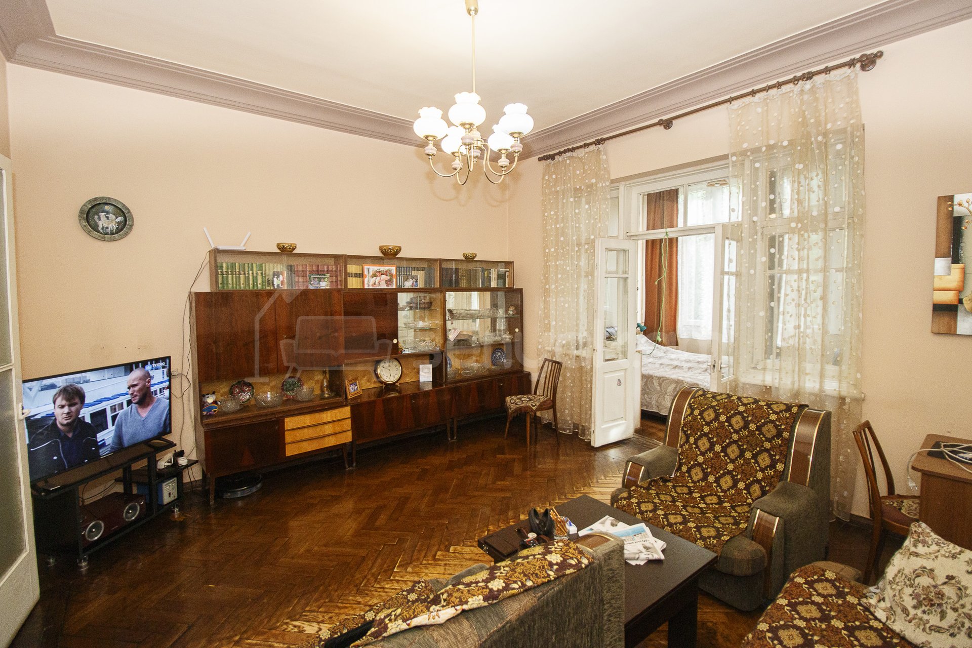 3 Սենյականոց Բնակարան Քարե Շենքում, 100քմ, 3/5 հարկ, Պետական Վիճակում