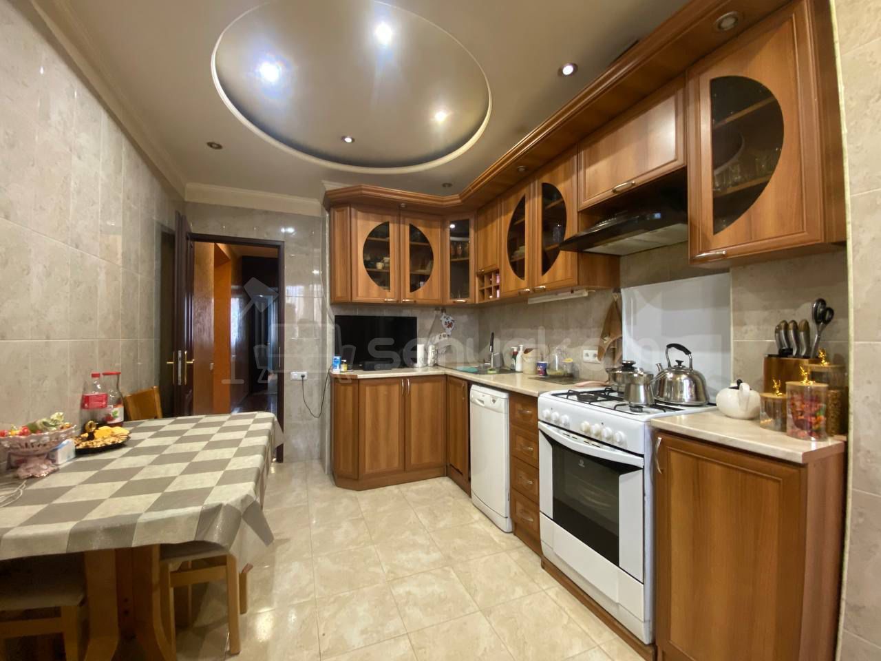 3 Սենյականոց Բնակարան, 92քմ, 2/10 հարկ, Կապիտալ Վերանորոգված