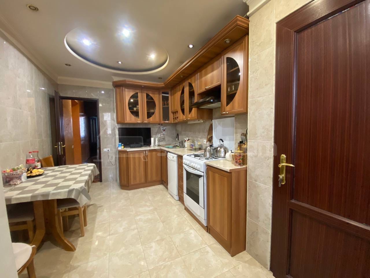 3 Սենյականոց Բնակարան, 92քմ, 2/10 հարկ, Կապիտալ Վերանորոգված