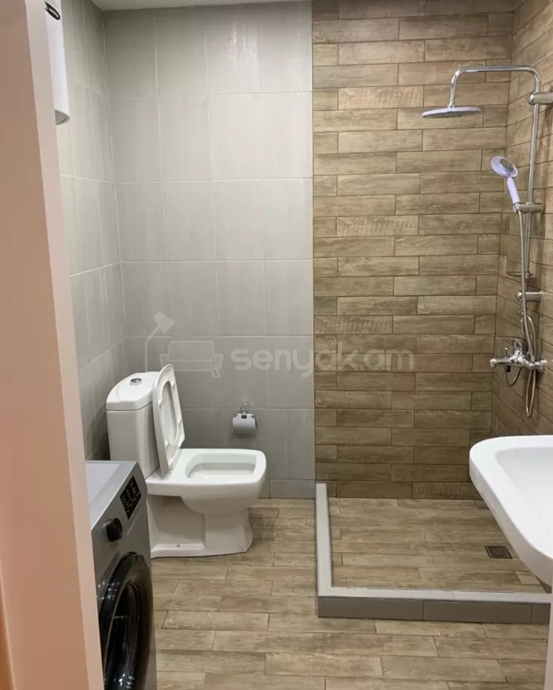 3 Սենյականոց Բնակարան Քարե Շենքում, 80քմ, 2/9 հարկ, Կապիտալ Վերանորոգված
