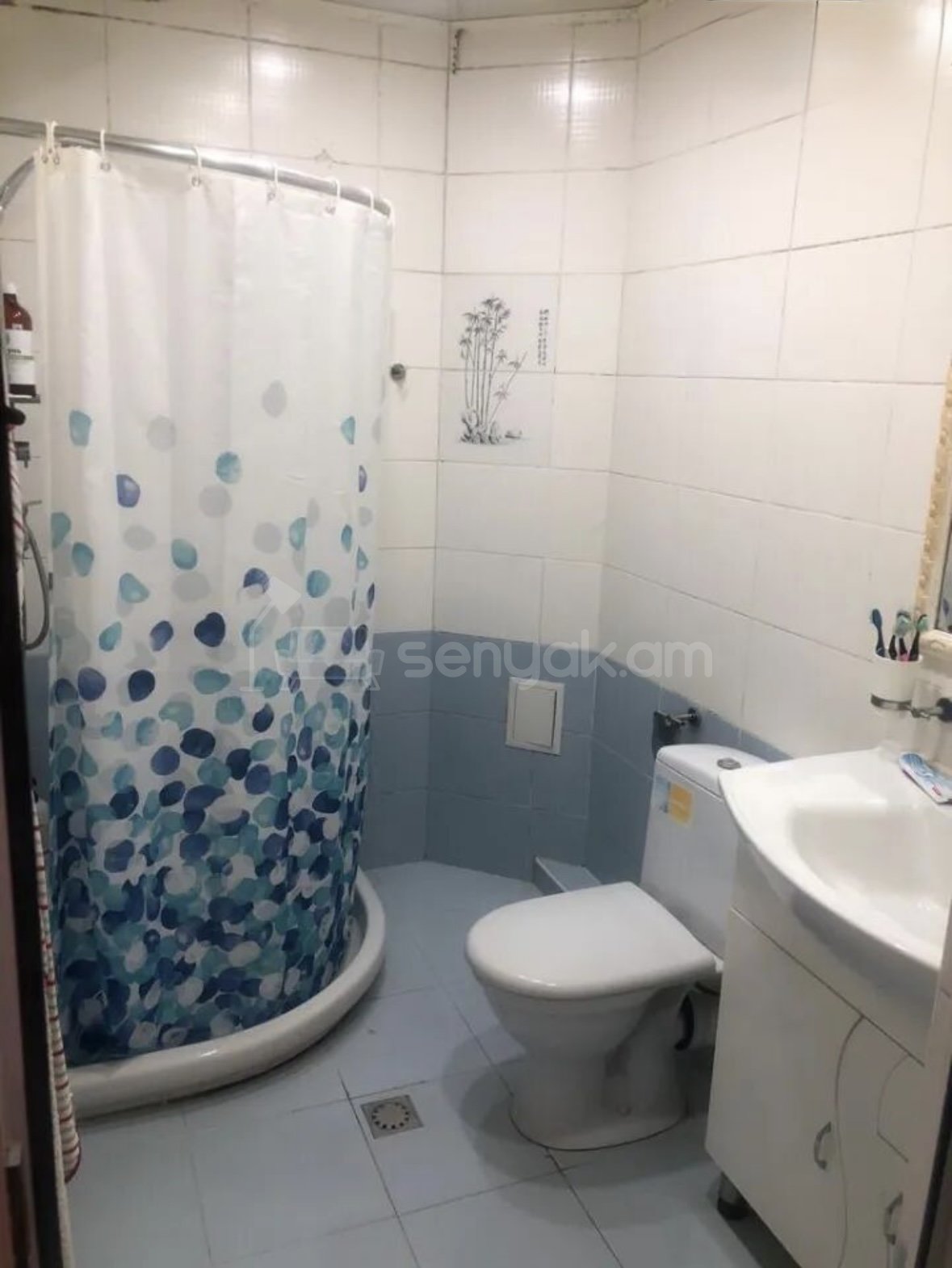 3 Սենյականոց Բնակարան Քարե Շենքում, 90քմ, 2/6 հարկ, Նորմալ Վիճակում