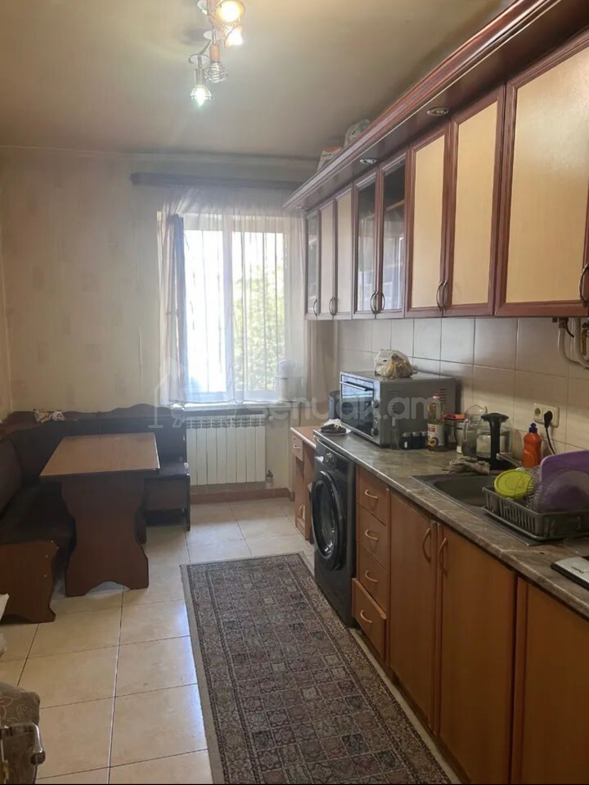 3 Սենյականոց Բնակարան Քարե Շենքում, 90քմ, 2/6 հարկ, Նորմալ Վիճակում