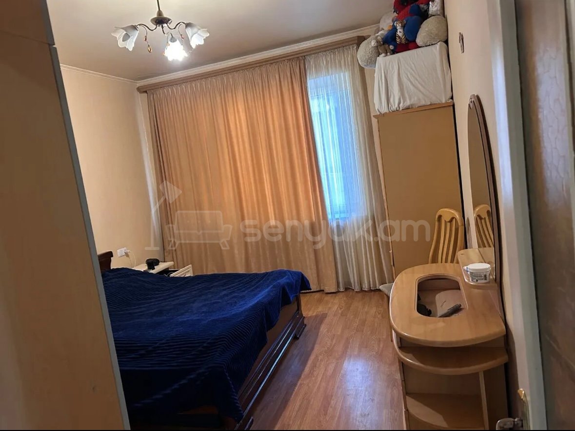 3 Սենյականոց Բնակարան Քարե Շենքում, 90քմ, 2/6 հարկ, Նորմալ Վիճակում