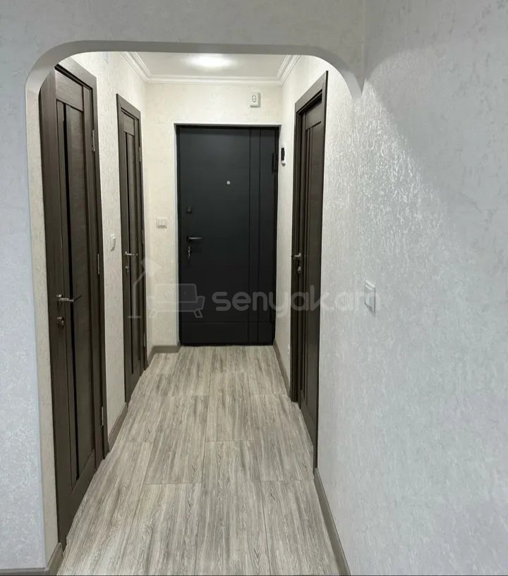 3 Սենյականոց Բնակարան Քարե Շենքում, 70քմ, 2/5 հարկ, Կապիտալ Վերանորոգված, Կահավորված