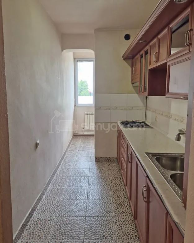 1 Սենյականոց Բնակարան Քարե Շենքում, 48քմ, 4/5 հարկ, Կոսմետիկ Վերանորոգված