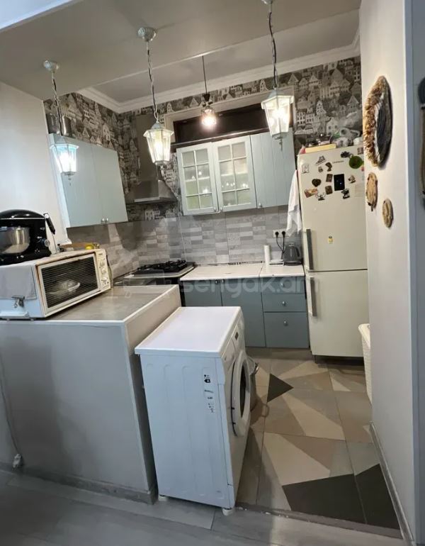 3 Սենյականոց Բնակարան Քարե Շենքում, 55քմ, 1/3 հարկ, Դիզայներական Վերանորոգված