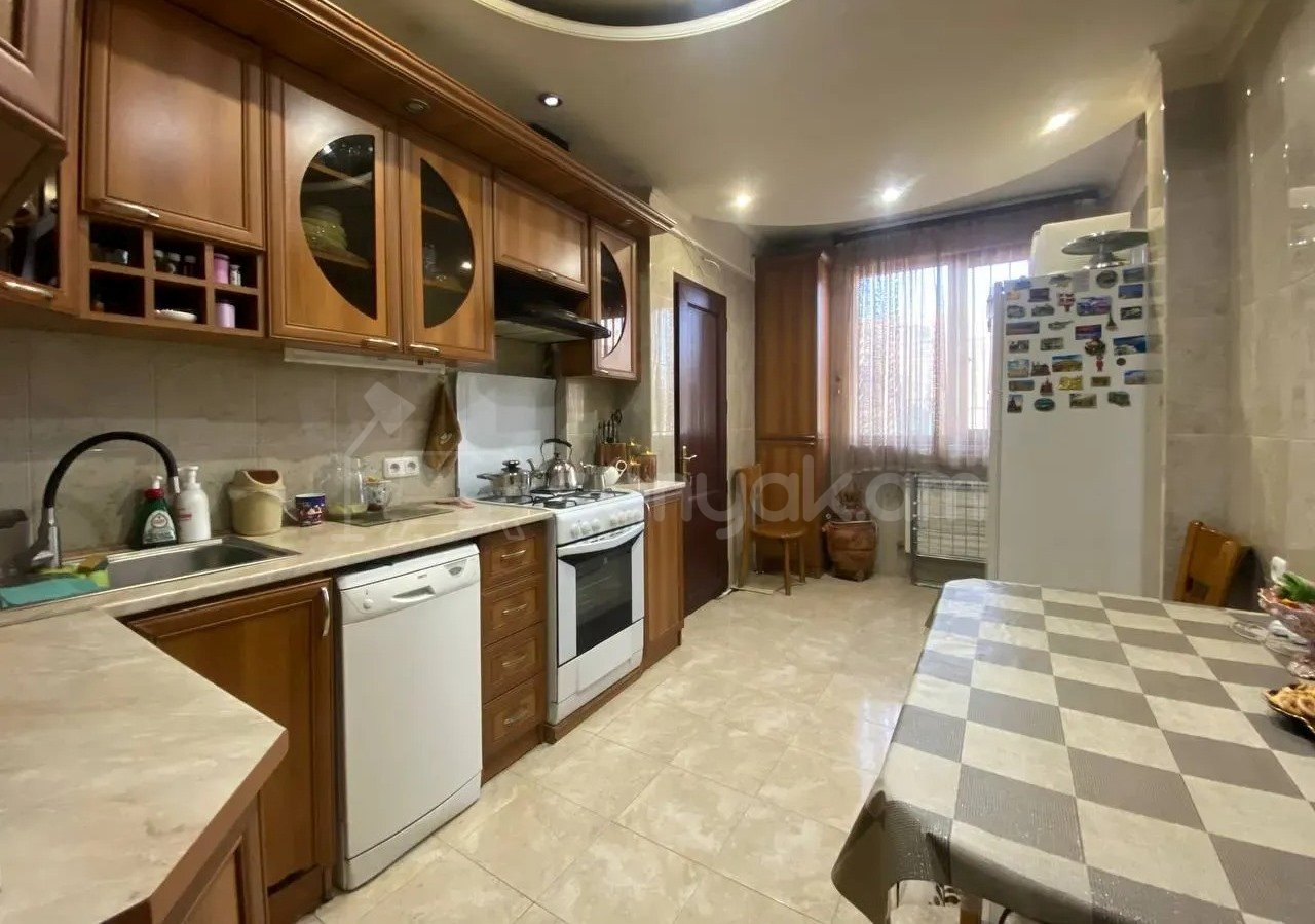 3 Սենյականոց Բնակարան, 92քմ, 2/10 հարկ, Կապիտալ Վերանորոգված
