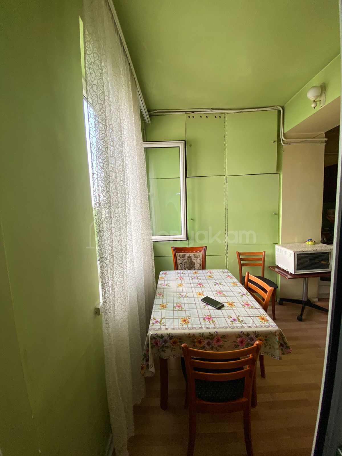 3 Սենյականոց Բնակարան Քարե Շենքում, 55քմ, 4/4 հարկ, Նորմալ Վիճակում