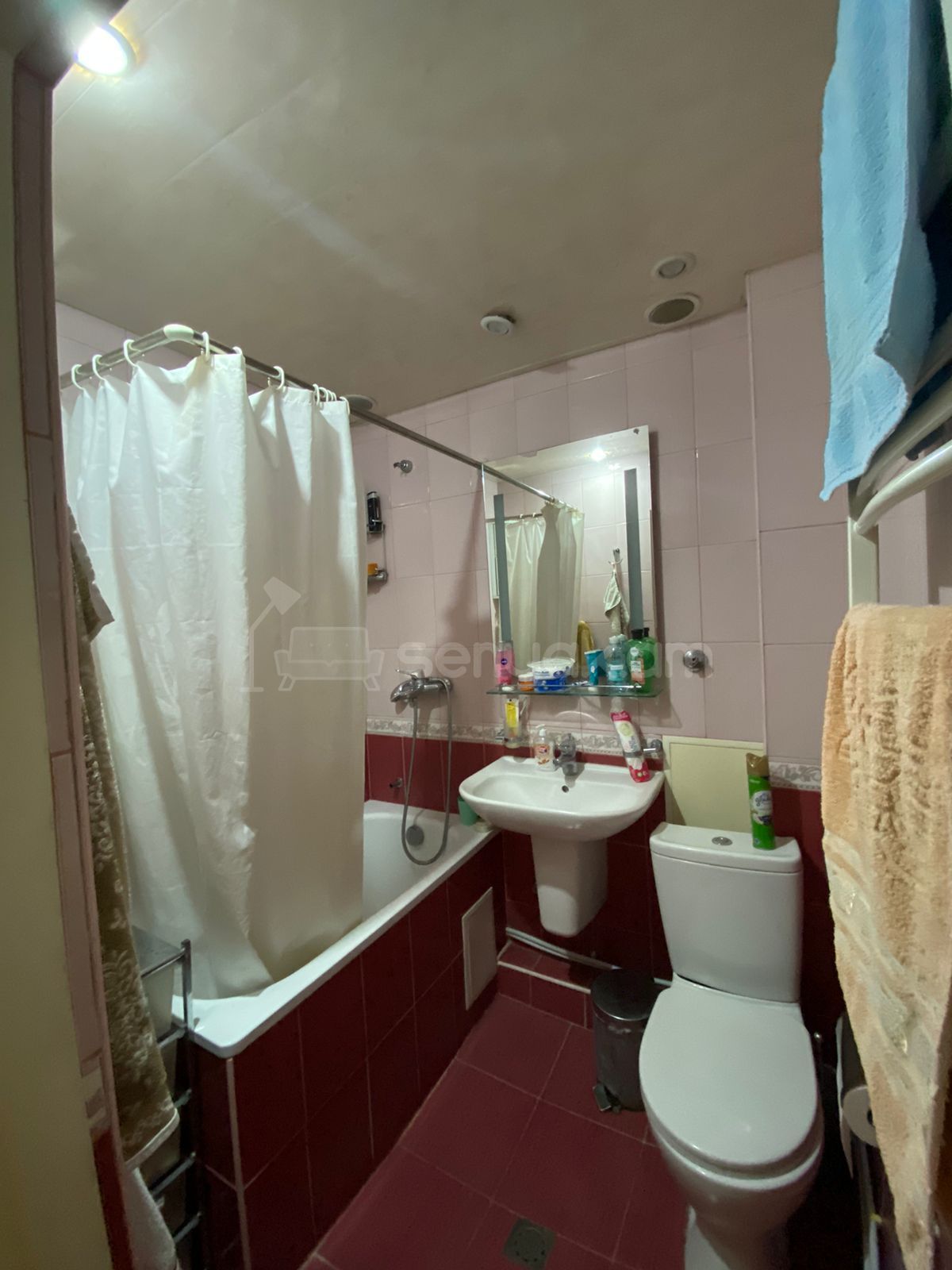3 Սենյականոց Բնակարան Քարե Շենքում, 55քմ, 4/4 հարկ, Նորմալ Վիճակում