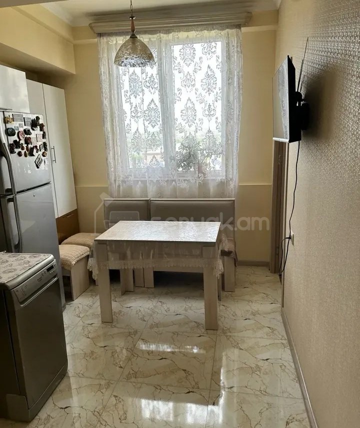 4 Սենյականոց Բնակարան, 110քմ, 8/10 հարկ, Կապիտալ Վերանորոգված