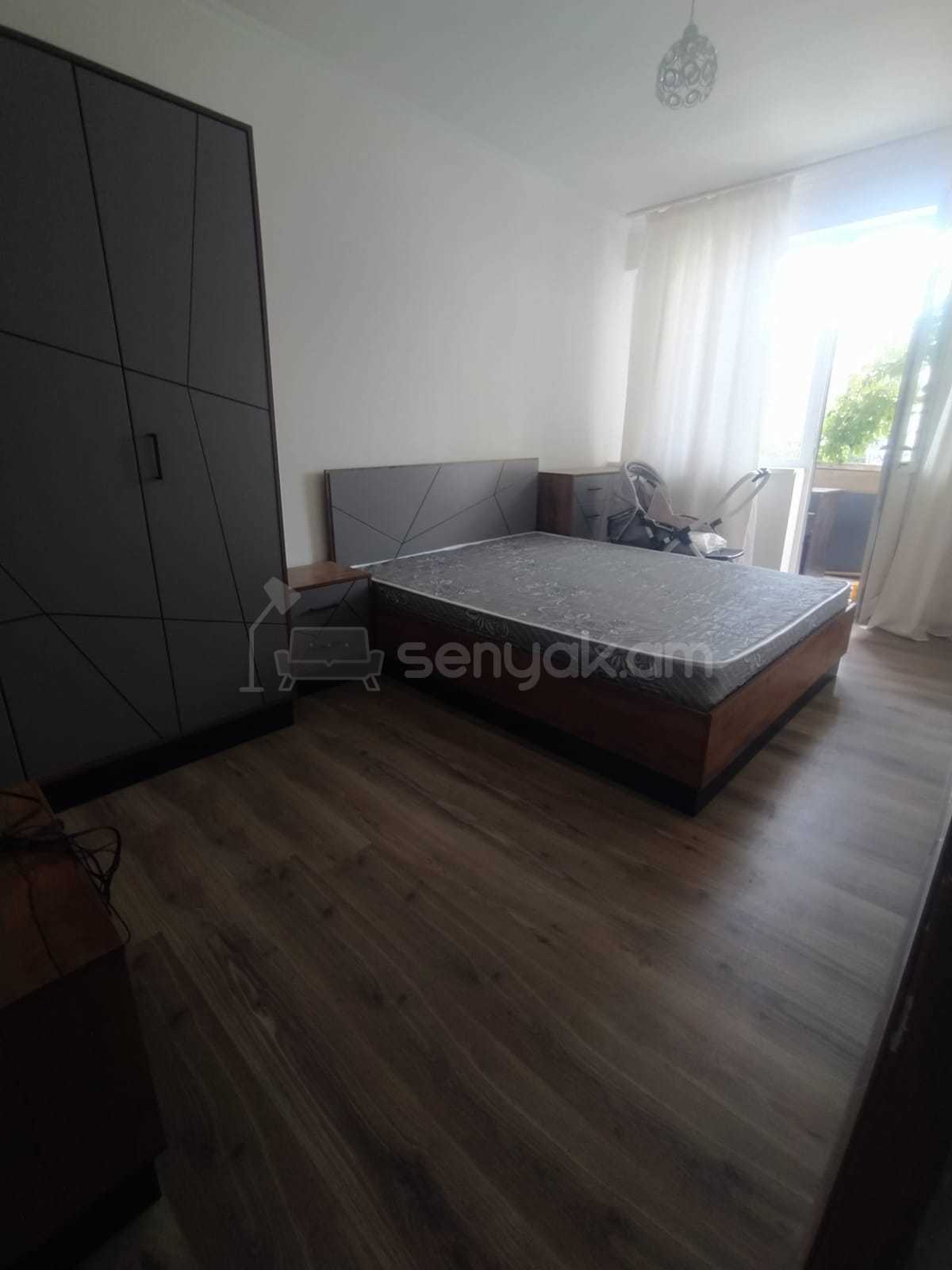 3 Սենյականոց Բնակարան Քարե Շենքում, 78քմ, 2/5 հարկ, Նորմալ Վիճակում