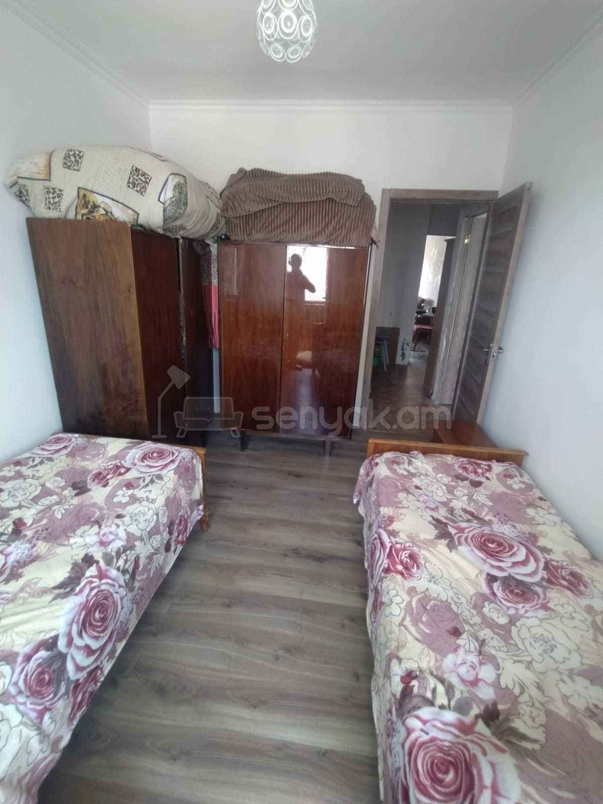 3 Սենյականոց Բնակարան Քարե Շենքում, 78քմ, 2/5 հարկ, Նորմալ Վիճակում