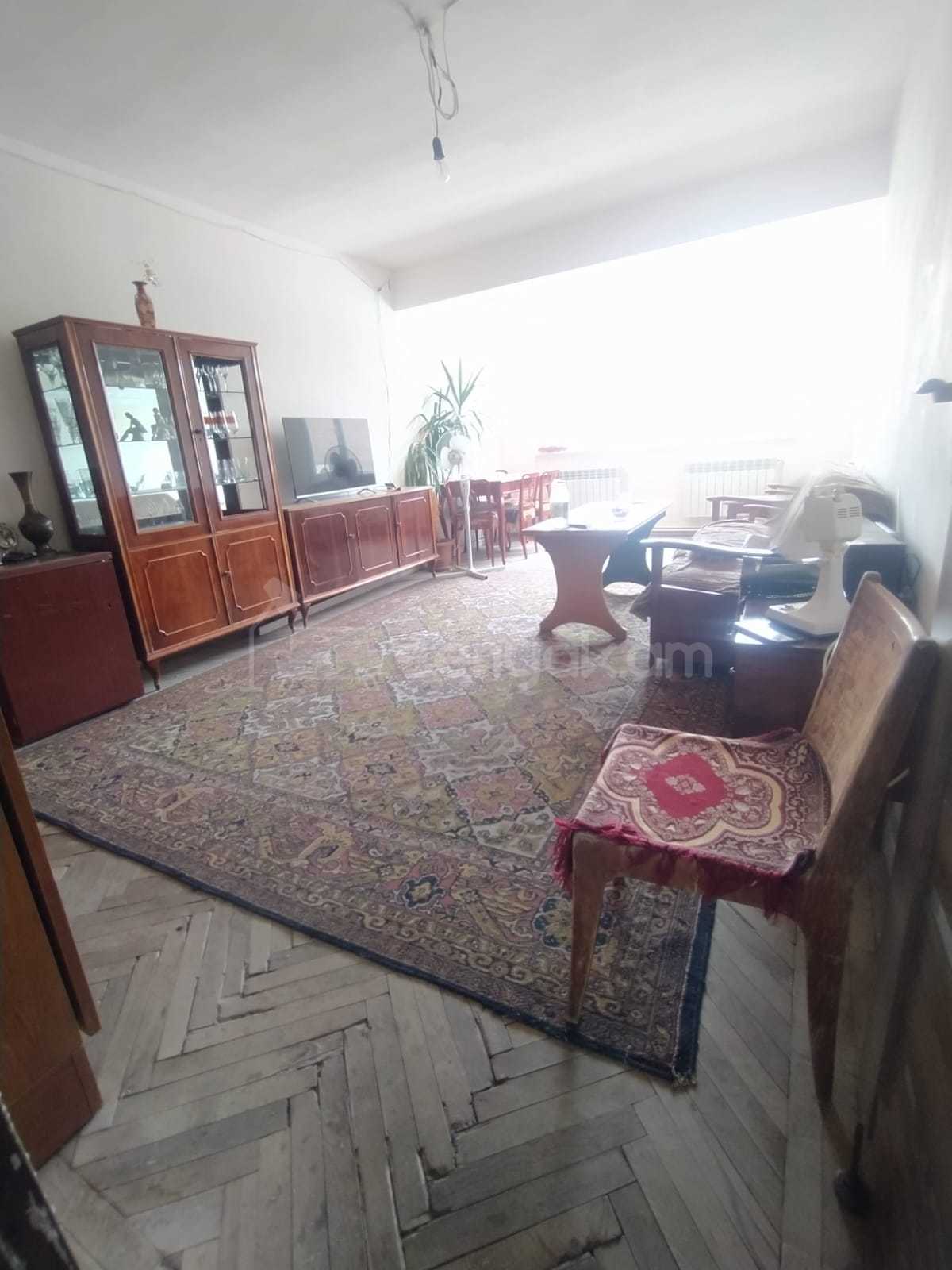 3 Սենյականոց Բնակարան Քարե Շենքում, 78քմ, 2/5 հարկ, Նորմալ Վիճակում