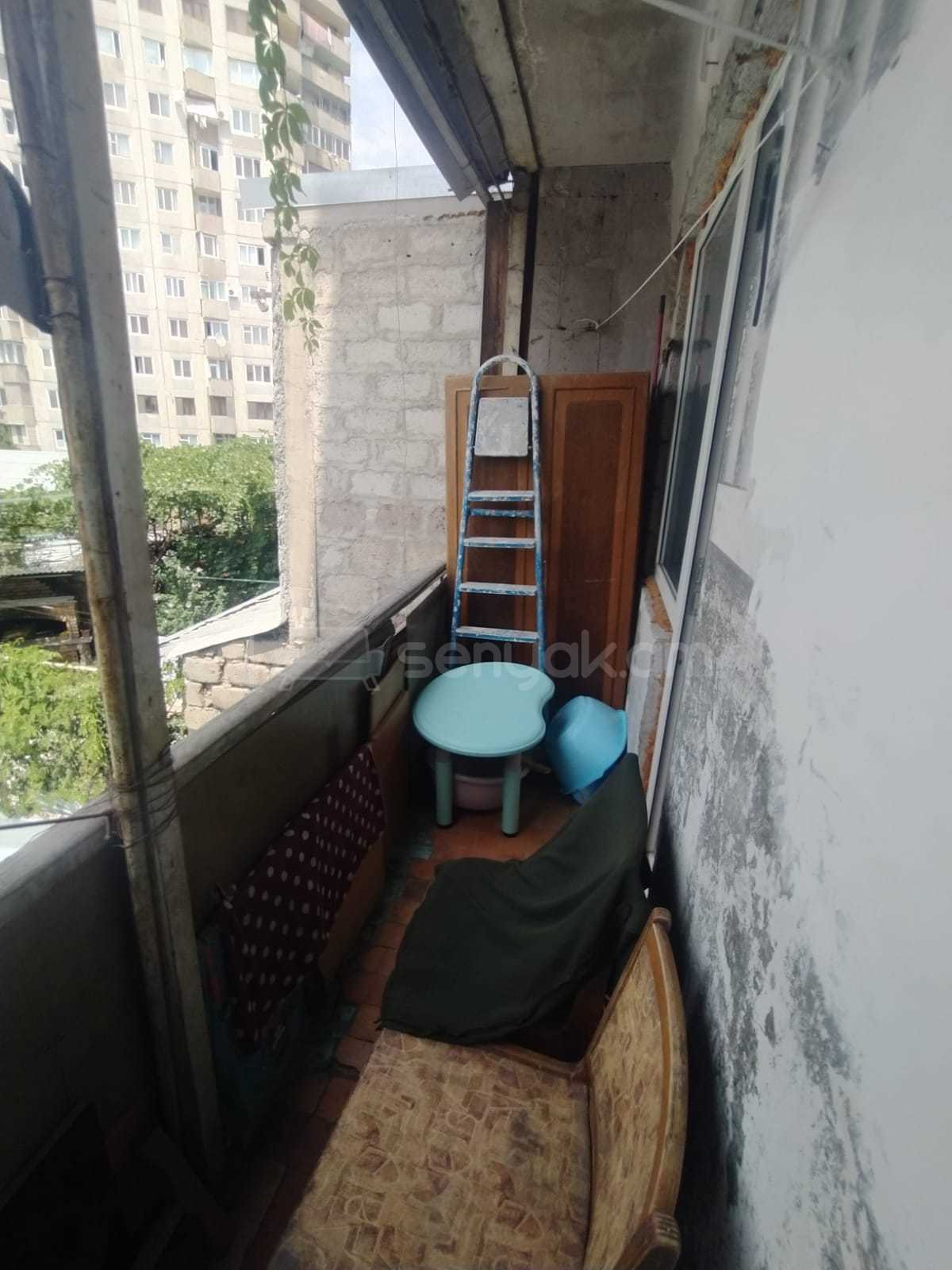 3 Սենյականոց Բնակարան Քարե Շենքում, 78քմ, 2/5 հարկ, Նորմալ Վիճակում