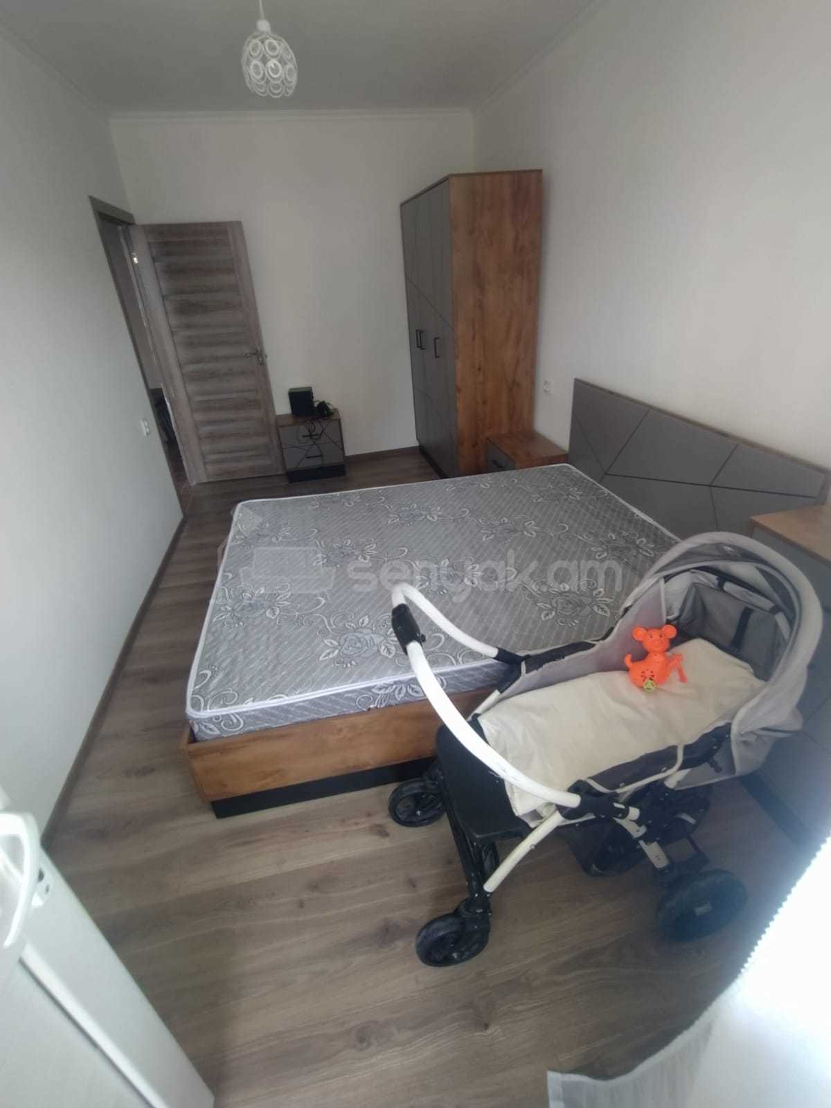 3 Սենյականոց Բնակարան Քարե Շենքում, 78քմ, 2/5 հարկ, Նորմալ Վիճակում