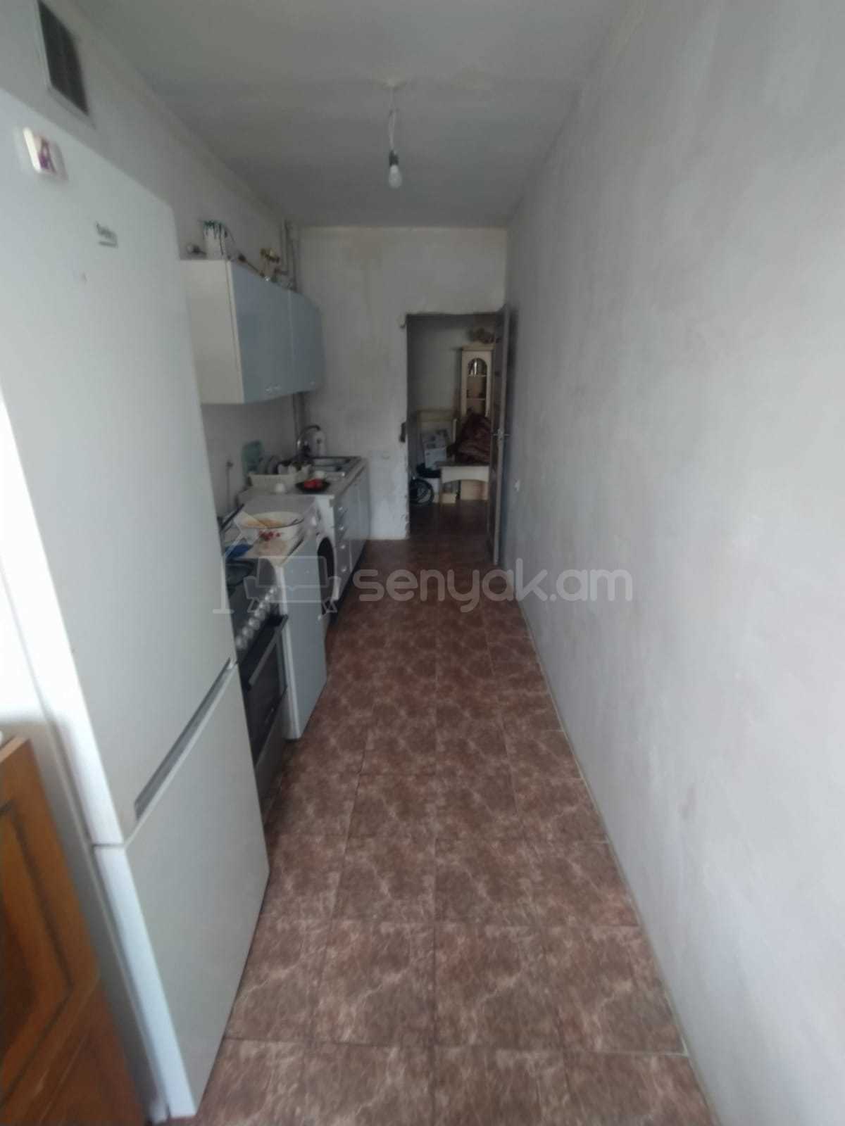 3 Սենյականոց Բնակարան Քարե Շենքում, 78քմ, 2/5 հարկ, Նորմալ Վիճակում