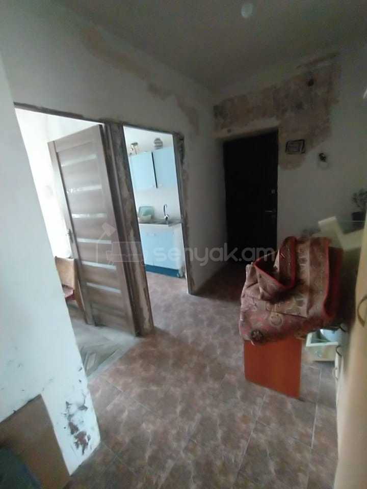 3 Սենյականոց Բնակարան Քարե Շենքում, 78քմ, 2/5 հարկ, Նորմալ Վիճակում