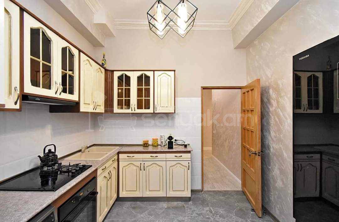 2 Սենյականոց Բնակարան Քարե Շենքում, 78քմ, 3/4 հարկ, Կապիտալ Վերանորոգված